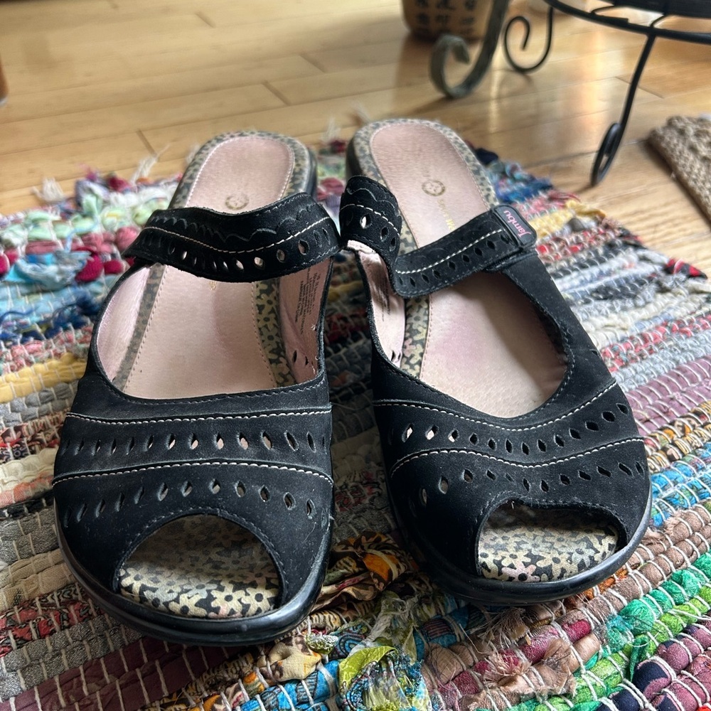 Jambu Black Sandals with Perforated Design and Arch Support